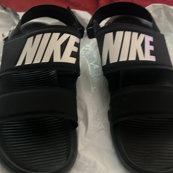 Nike Black Sandals Comfort Slides - Picture 7 of 9